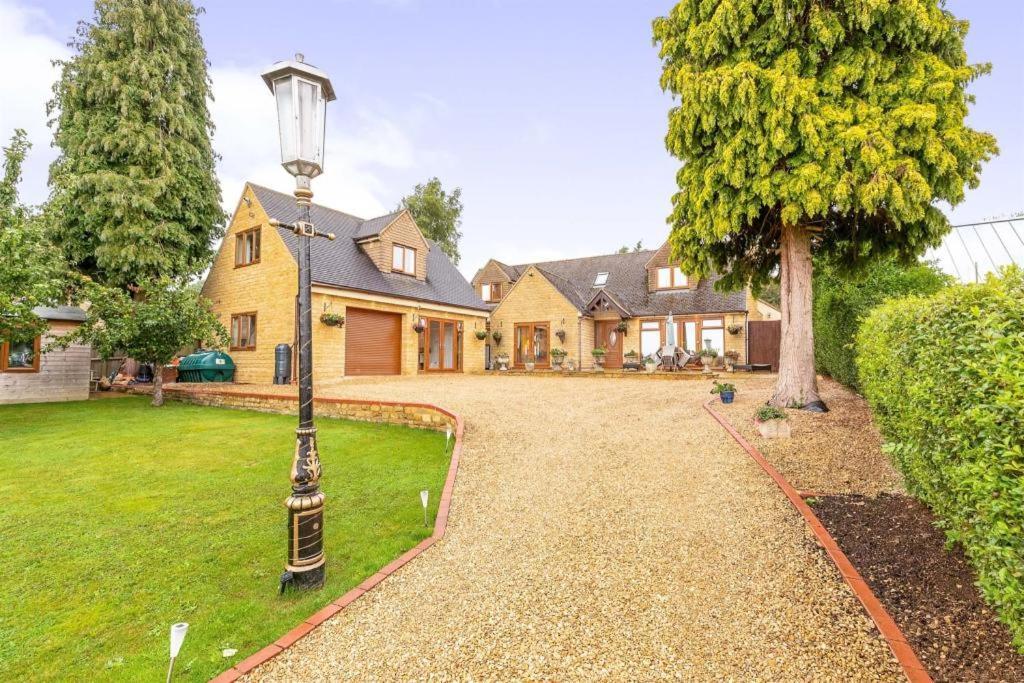 Beautiful 4-5 Bedroom Village House With Rural Views Salford  Экстерьер фото