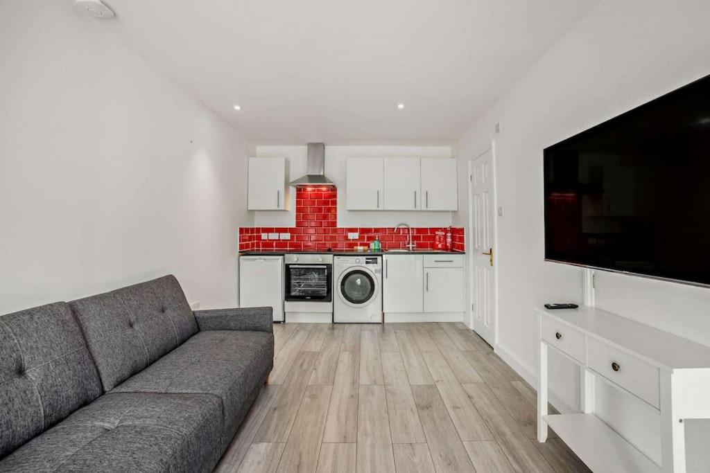 Beautiful 4-5 Bedroom Village House With Rural Views Salford  Экстерьер фото