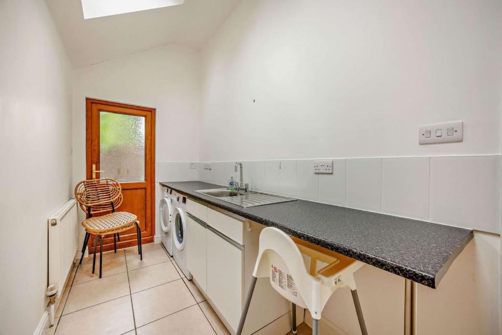 Beautiful 4-5 Bedroom Village House With Rural Views Salford  Экстерьер фото